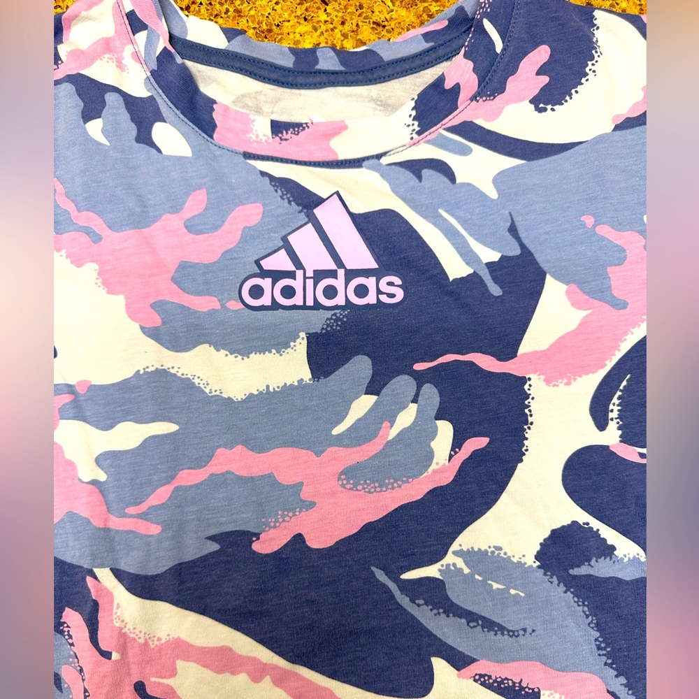 NWOT CAMO ADIDAS SHORTSLEEVE CROP TOP!!
